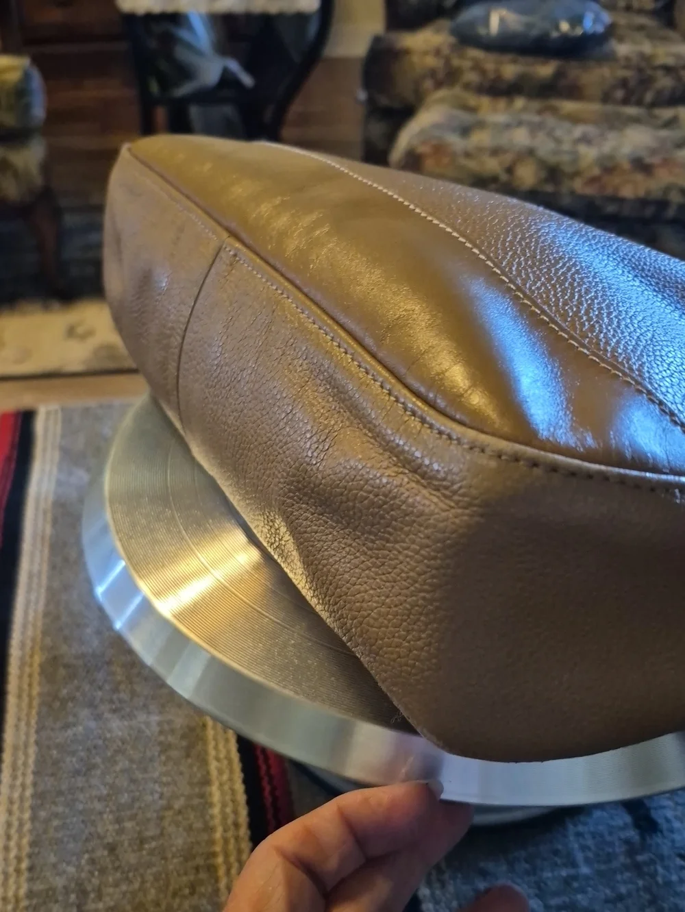 Longchamp Vintage Luxury pebbled& Smooth Leather. InteriorCode.#518042 BKQ.